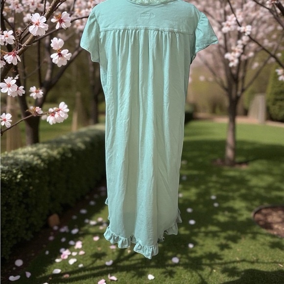 Cover Corner Embroidered Button-Down Midi Dress in Light Green - Picture 4 of 5